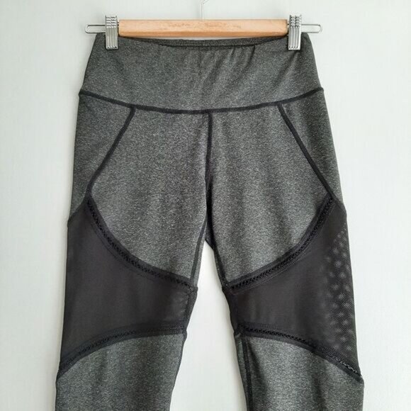 BCBG MAXAZRIA Athletic Capri Leggings Mesh Insert Panels Sz S - Picture 2 of 9